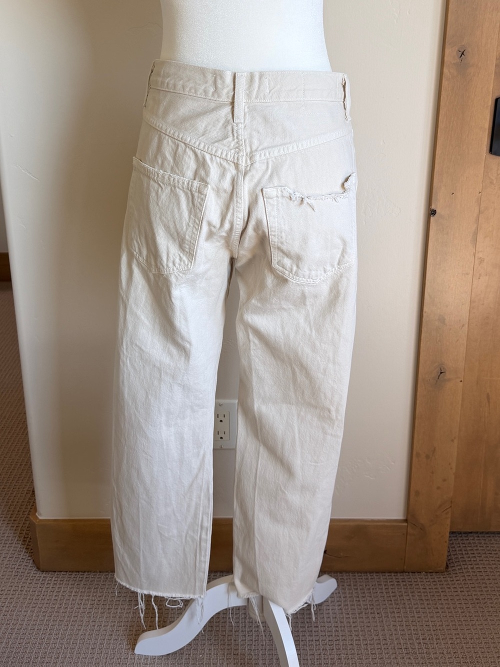 AMO Distressed Cropped Jeans | Cream | Size 27 - Picture 2 of 4